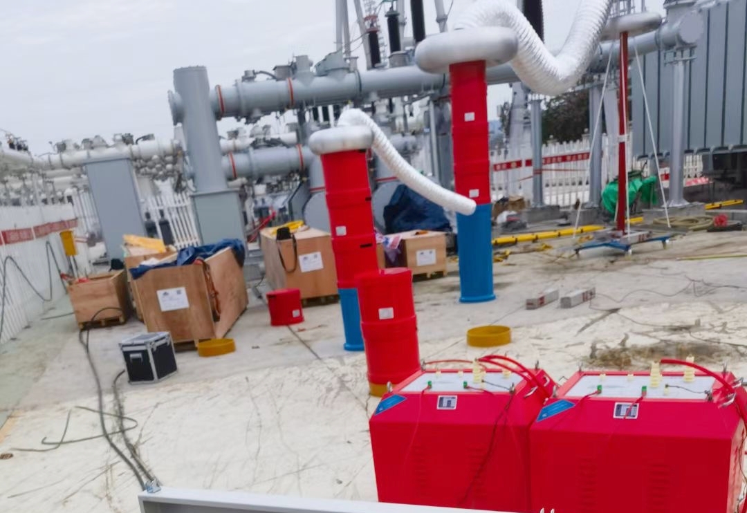 1721296646205337.jpg 串聯(lián)諧振現(xiàn)場照片1_副本.jpg